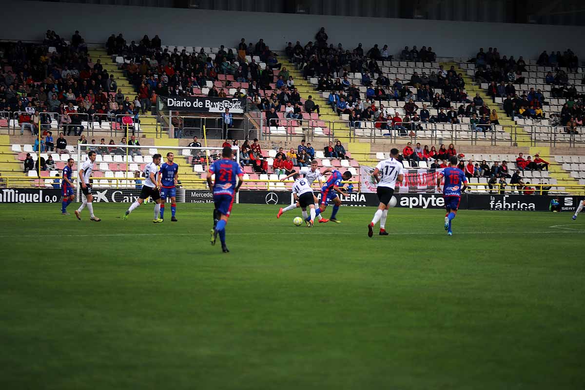 Los blanquinegros han perdido en casa contra la Sociedad Deportiva Amorebieta | Pisculichi encajó el único gol para los locales (1-2) | El Plantío recibió con emoción y homenajes a Mikel Saizar que regresaba a la que fue su portería durante dos temporadas). 