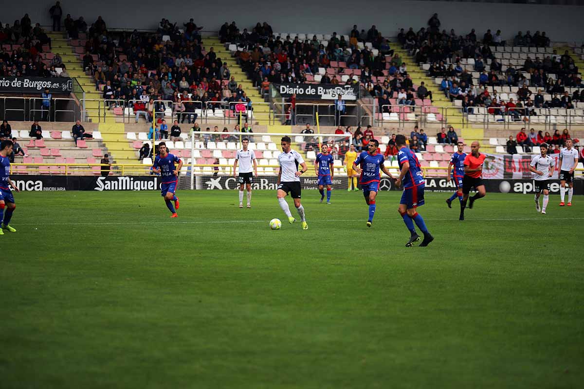 Los blanquinegros han perdido en casa contra la Sociedad Deportiva Amorebieta | Pisculichi encajó el único gol para los locales (1-2) | El Plantío recibió con emoción y homenajes a Mikel Saizar que regresaba a la que fue su portería durante dos temporadas). 