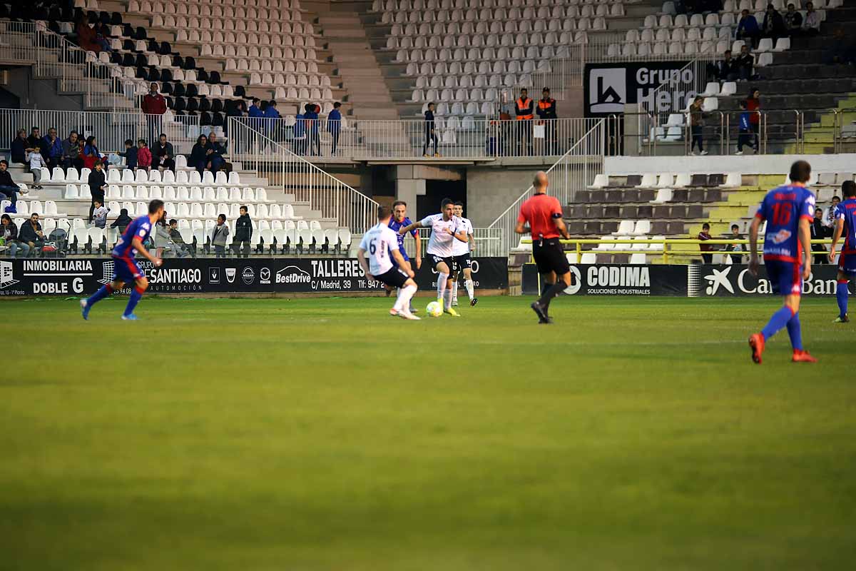 Los blanquinegros han perdido en casa contra la Sociedad Deportiva Amorebieta | Pisculichi encajó el único gol para los locales (1-2) | El Plantío recibió con emoción y homenajes a Mikel Saizar que regresaba a la que fue su portería durante dos temporadas). 