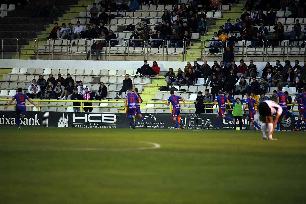 Los blanquinegros han perdido en casa contra la Sociedad Deportiva Amorebieta | Pisculichi encajó el único gol para los locales (1-2) | El Plantío recibió con emoción y homenajes a Mikel Saizar que regresaba a la que fue su portería durante dos temporadas). 