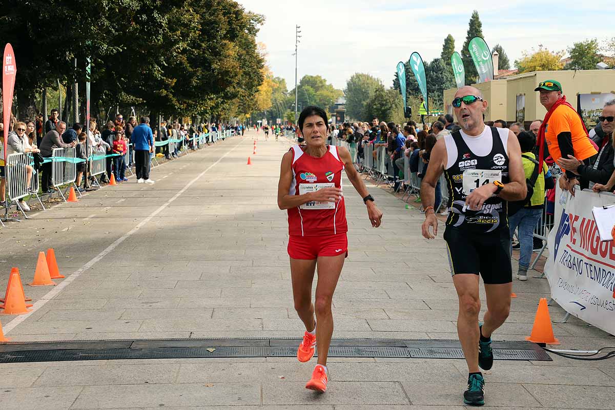 Dani Arce y Lidia Campo han sido los vencedores en la prueba de 10 kilómetros que ha recorridos las calles burgaleses. 