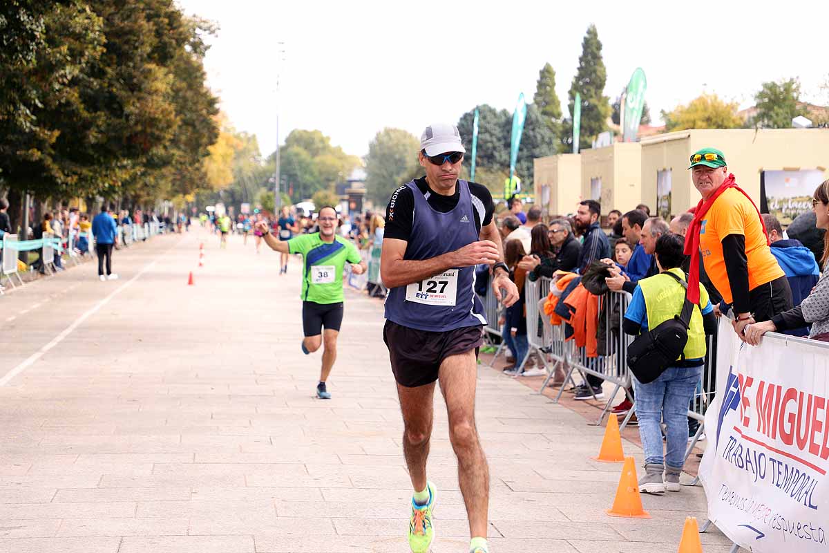 Dani Arce y Lidia Campo han sido los vencedores en la prueba de 10 kilómetros que ha recorridos las calles burgaleses. 