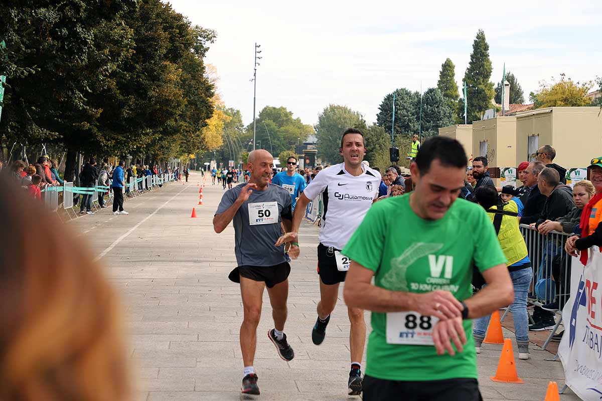 Dani Arce y Lidia Campo han sido los vencedores en la prueba de 10 kilómetros que ha recorridos las calles burgaleses. 