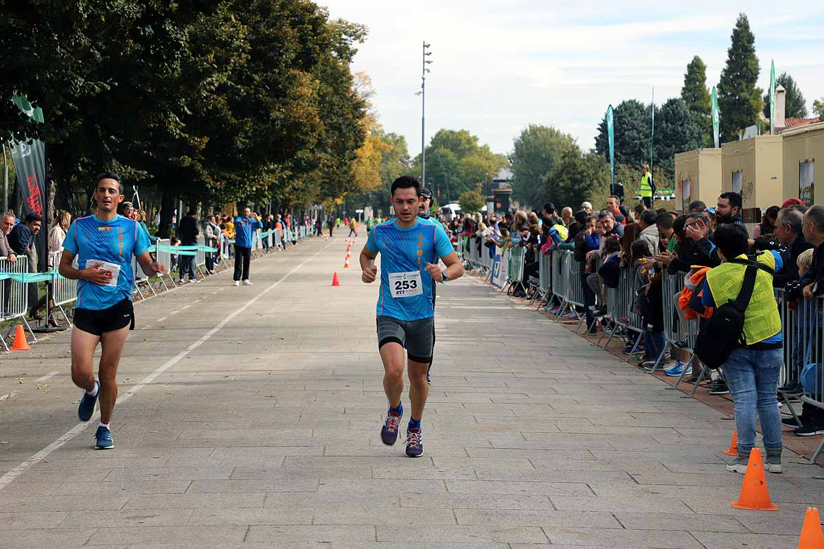 Dani Arce y Lidia Campo han sido los vencedores en la prueba de 10 kilómetros que ha recorridos las calles burgaleses. 