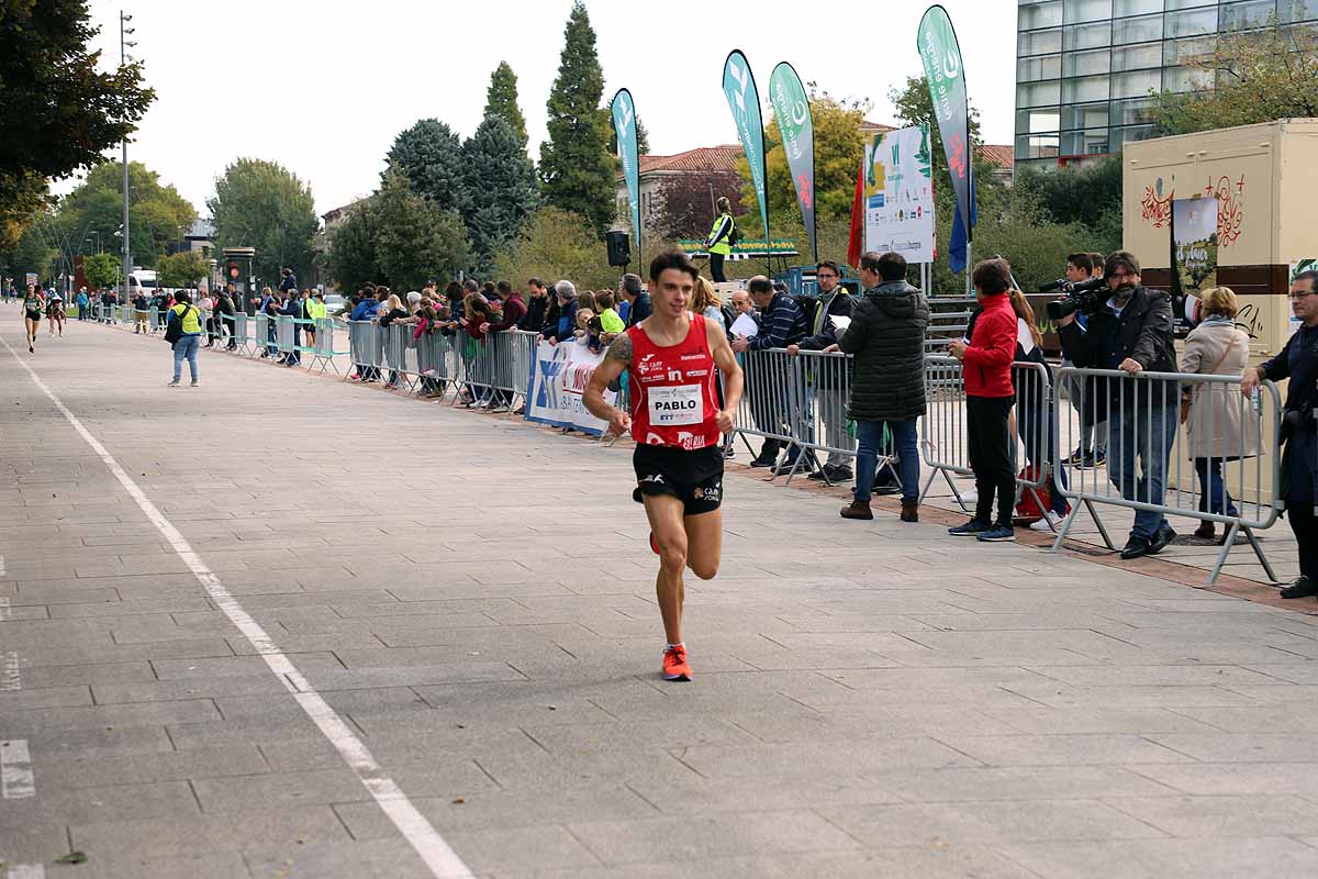 Dani Arce y Lidia Campo han sido los vencedores en la prueba de 10 kilómetros que ha recorridos las calles burgaleses. 