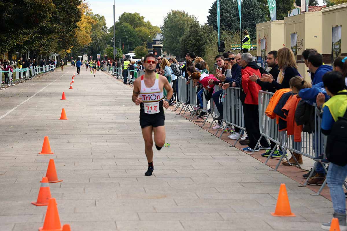 Dani Arce y Lidia Campo han sido los vencedores en la prueba de 10 kilómetros que ha recorridos las calles burgaleses. 