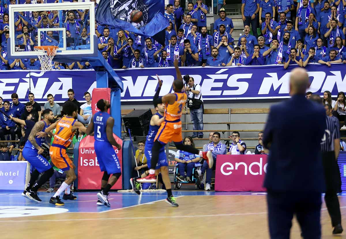 Imágenes del encuentro entre el San Pablo Burgos y el Valencia Basket en el Coliseum. 