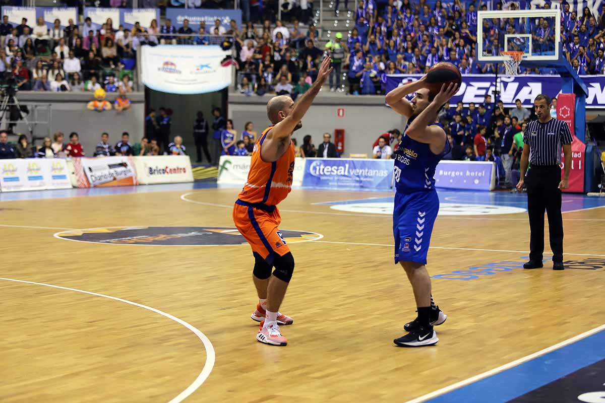 Imágenes del encuentro entre el San Pablo Burgos y el Valencia Basket en el Coliseum. 