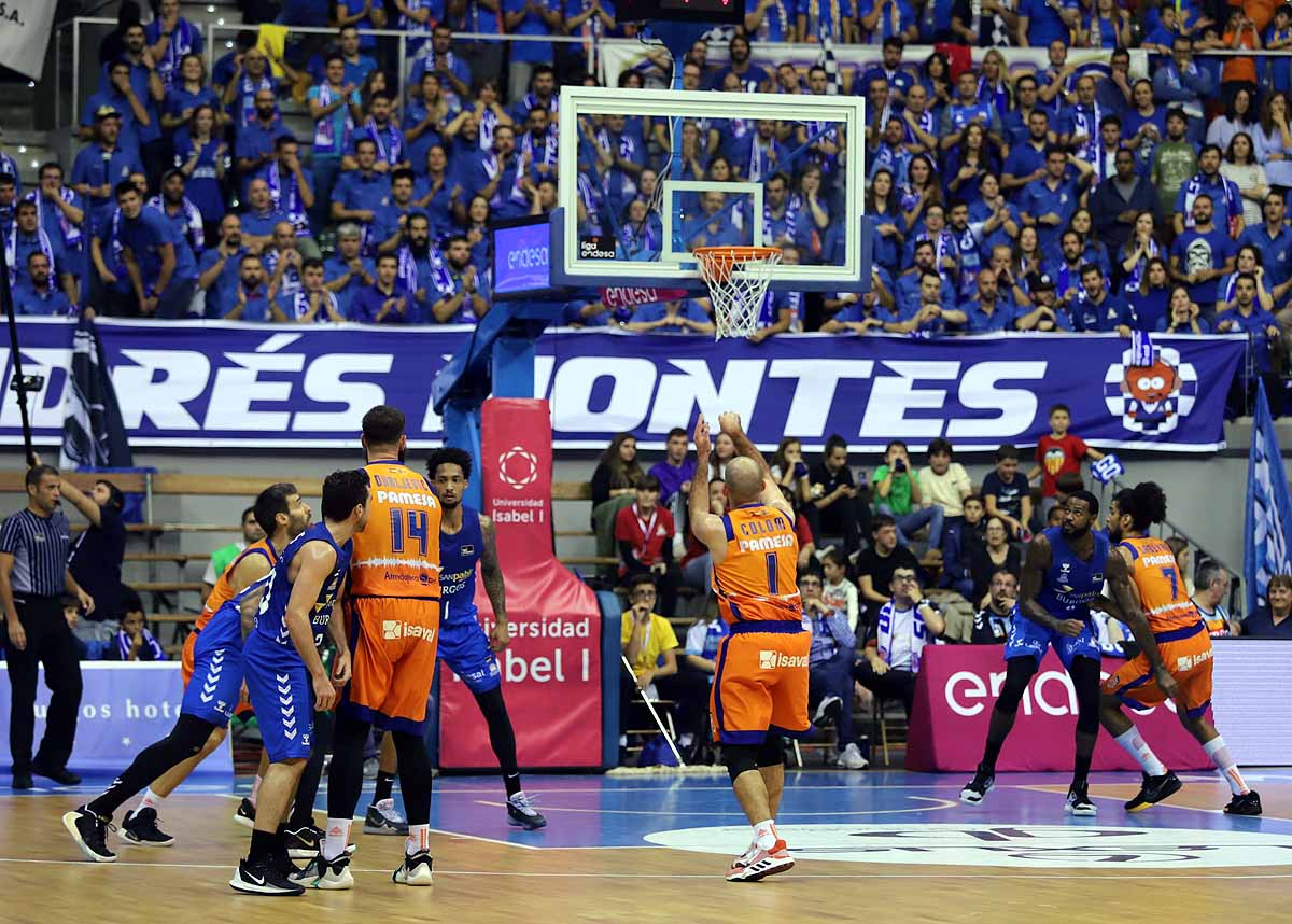 Imágenes del encuentro entre el San Pablo Burgos y el Valencia Basket en el Coliseum. 