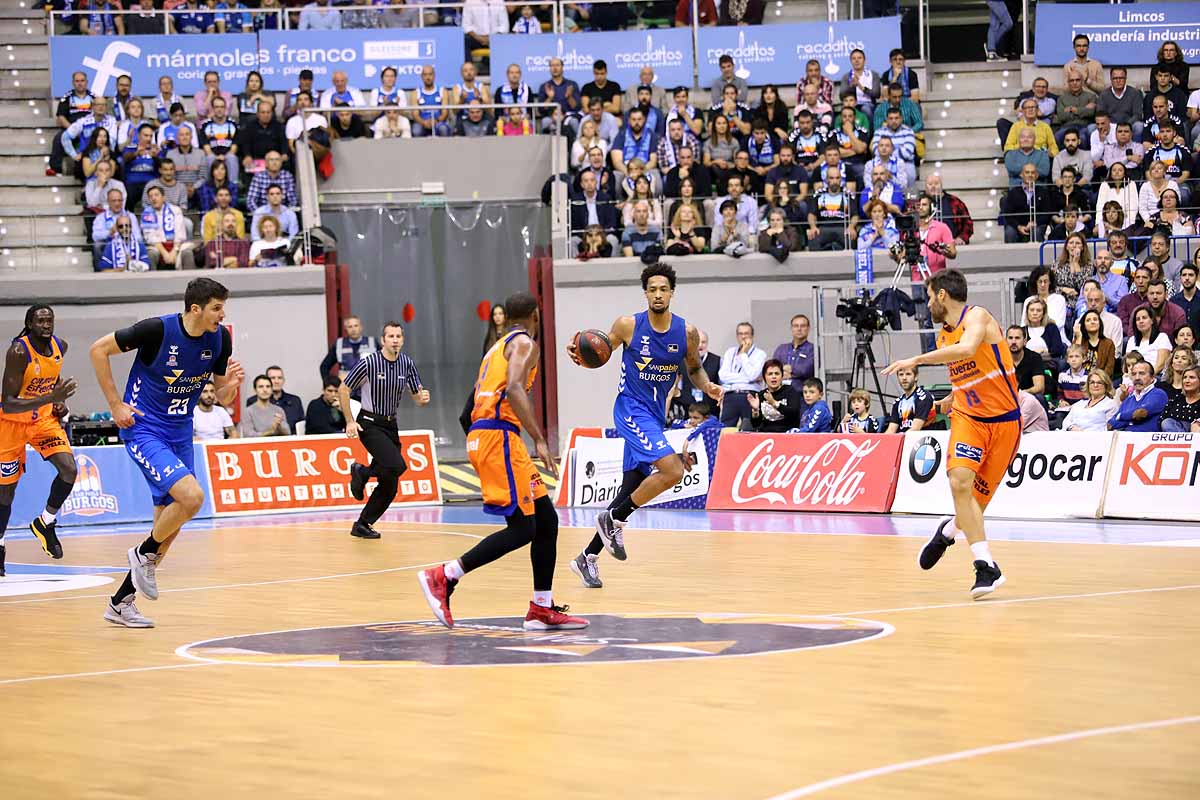 Imágenes del encuentro entre el San Pablo Burgos y el Valencia Basket en el Coliseum. 