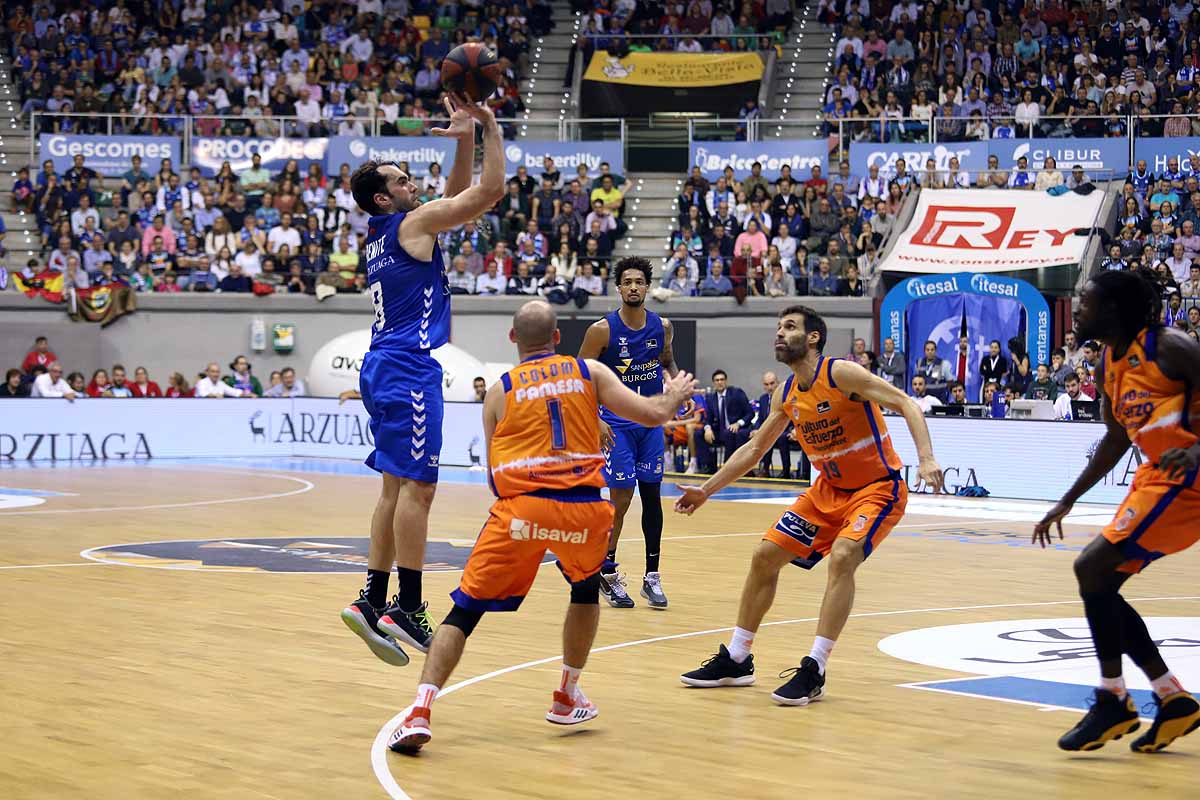 Imágenes del encuentro entre el San Pablo Burgos y el Valencia Basket en el Coliseum. 