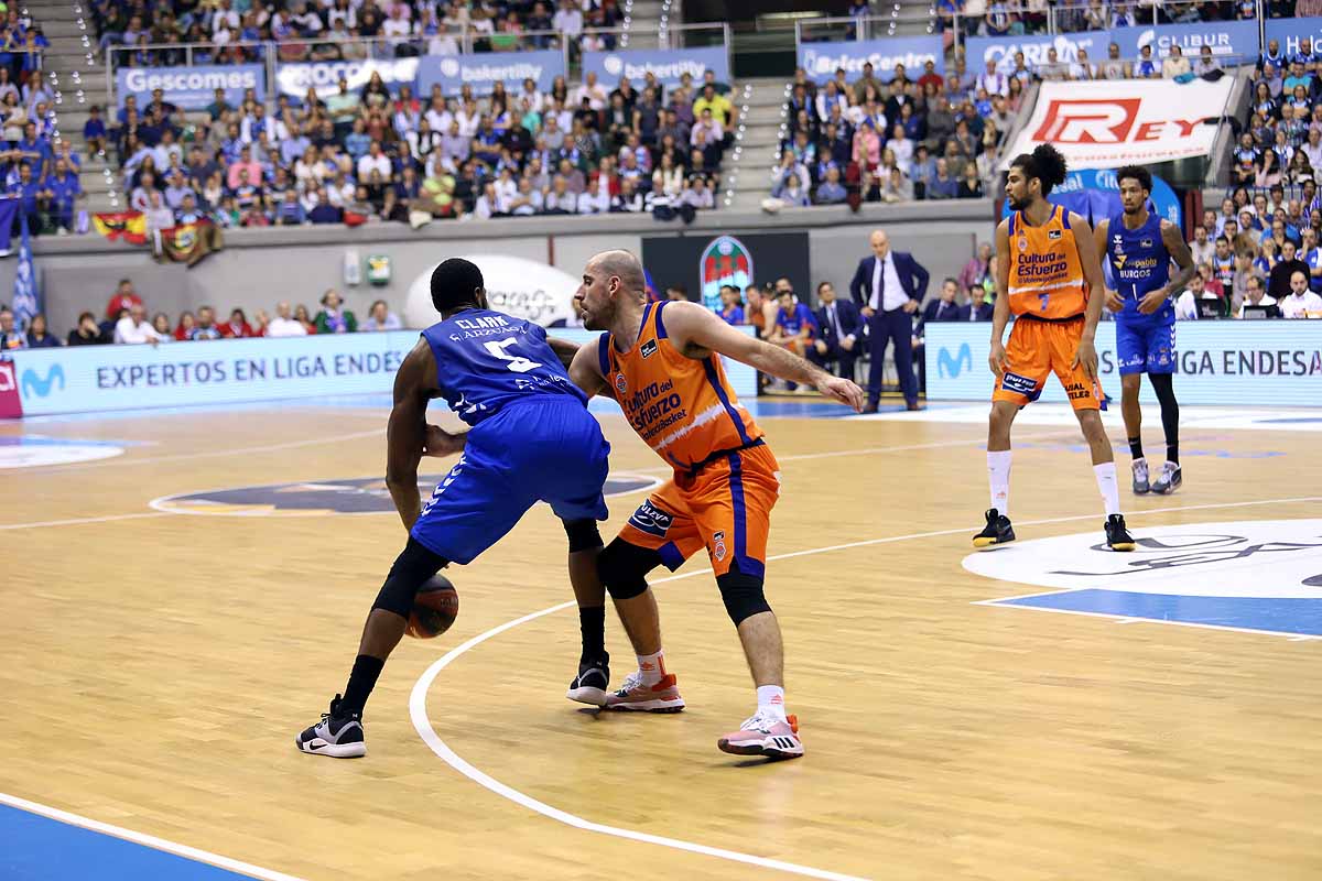 Imágenes del encuentro entre el San Pablo Burgos y el Valencia Basket en el Coliseum. 