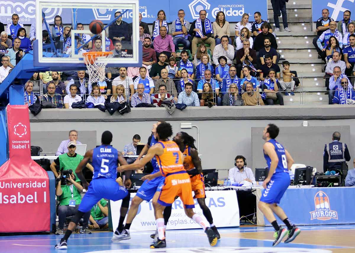 Imágenes del encuentro entre el San Pablo Burgos y el Valencia Basket en el Coliseum. 