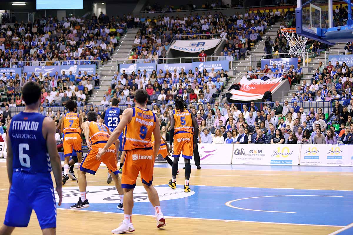 Imágenes del encuentro entre el San Pablo Burgos y el Valencia Basket en el Coliseum. 