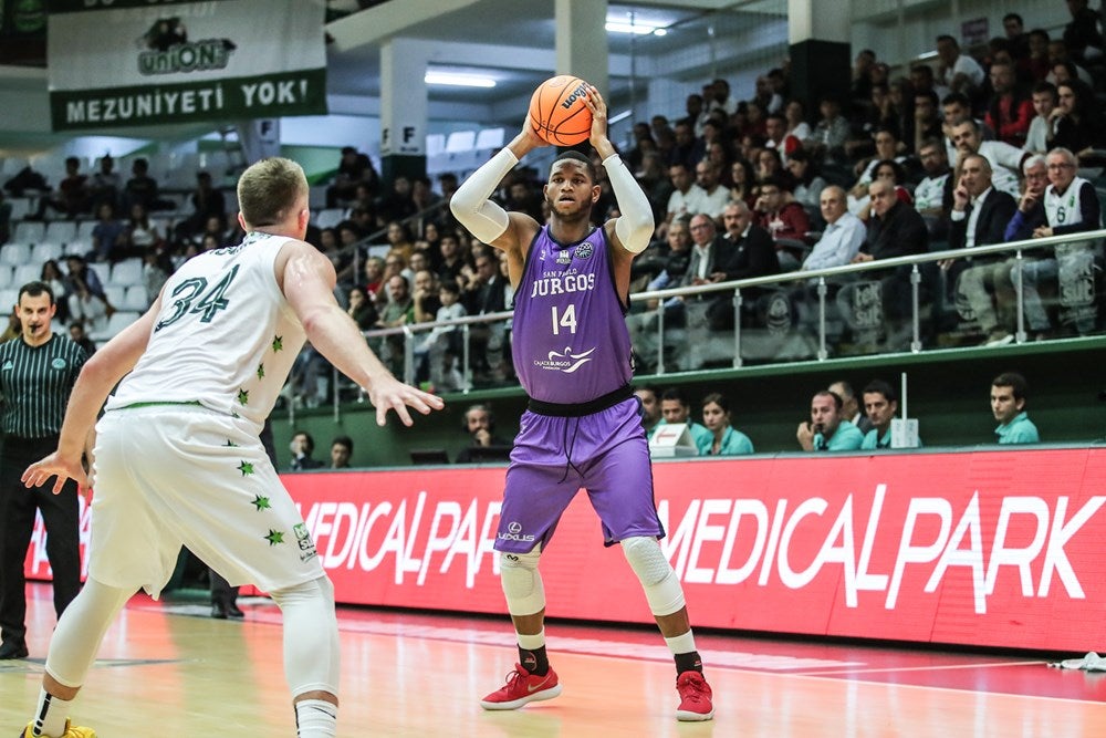 El San Pablo Burgos dispuso de la última posesión para igualar el duelo al final pero no consiguió forzar la prórroga. 