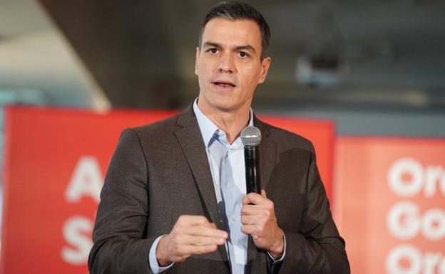 El presidente del Gobierno en funciones, Pedro Sánchez, interviene en un desayuno informativo, en Vitoria.