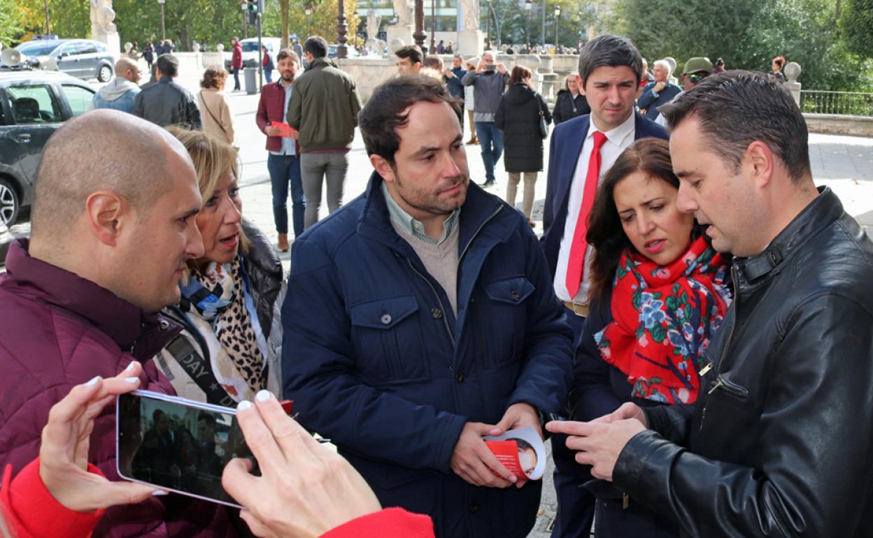 Esther Peña junto con Daniel de la Rosa y Salvador Sierra