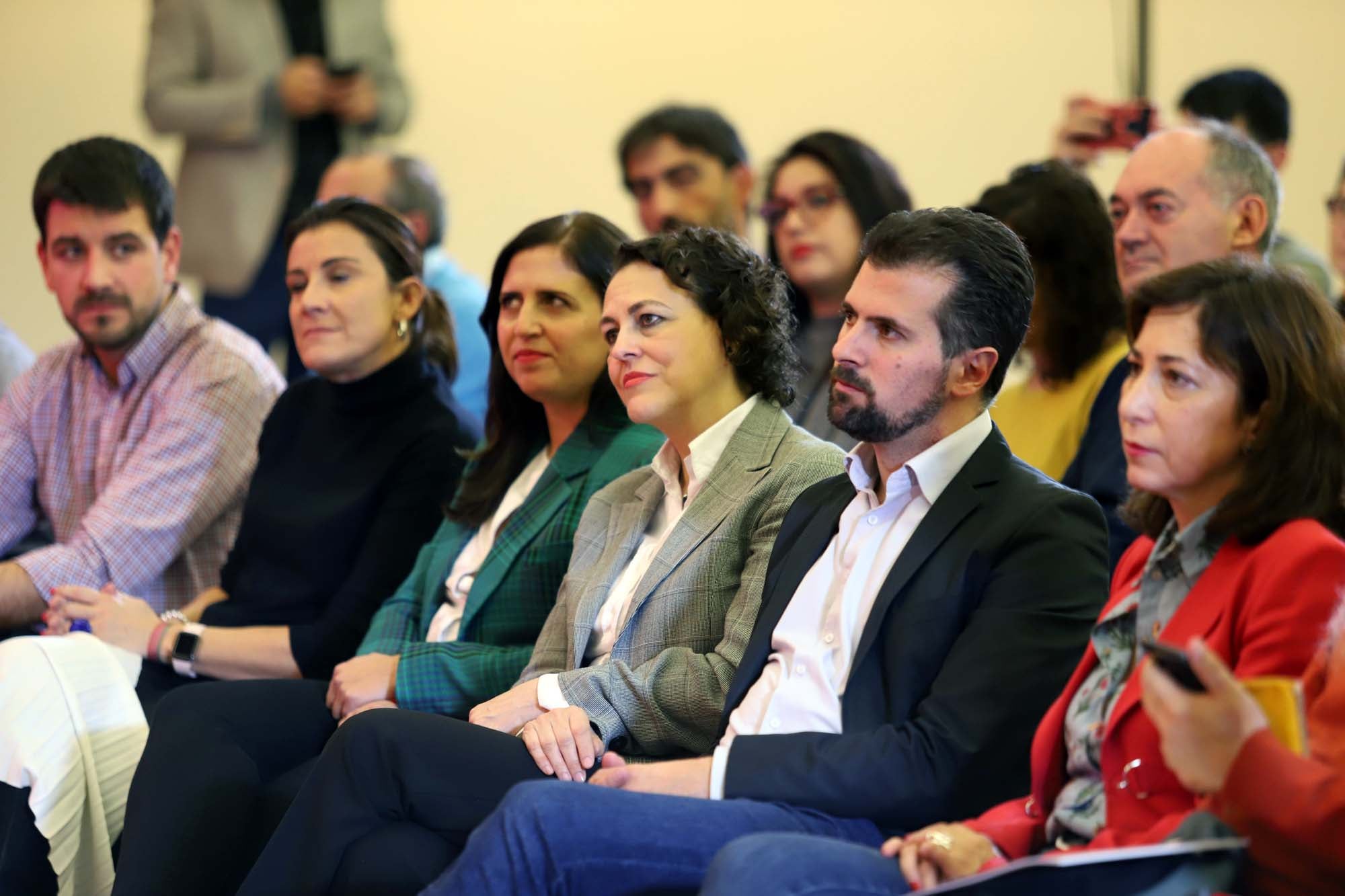 La ministra de Trabajo en funciones, Magdalena Valerio, visita Burgos en campaña.