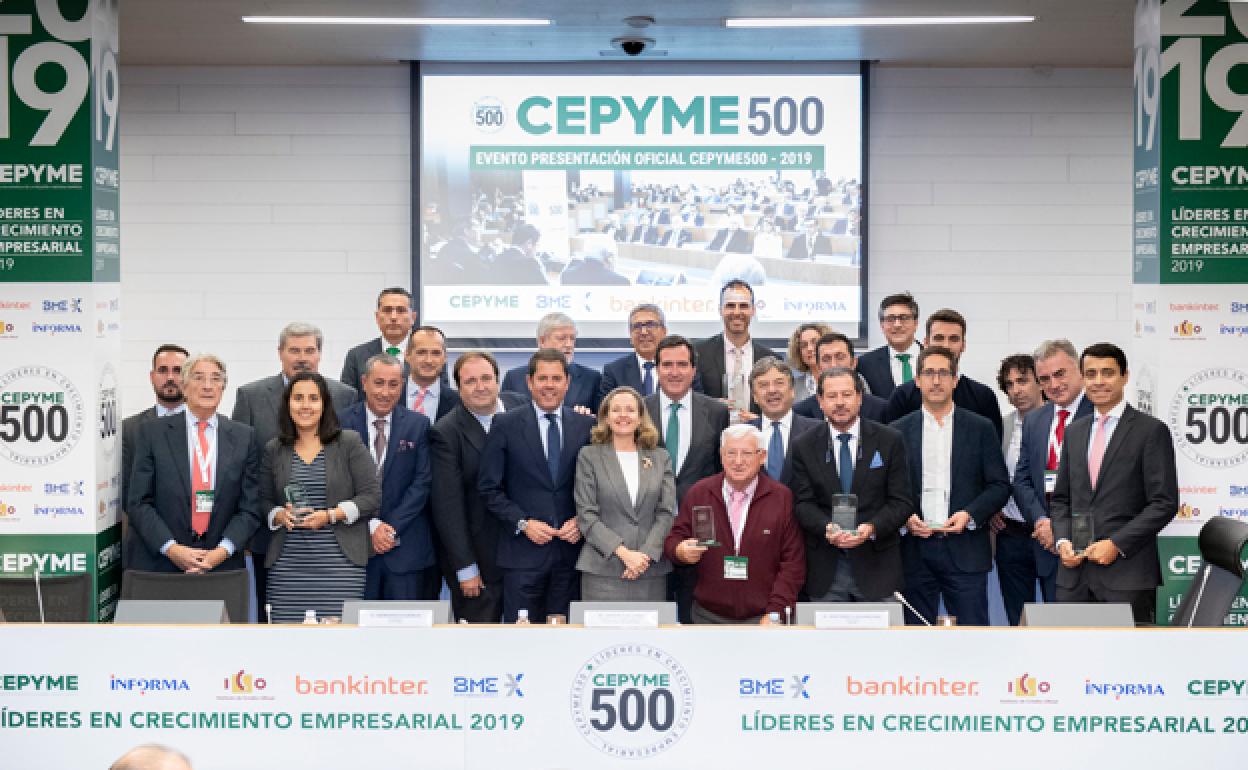 Foto de familia de representantes de las 500 pymes que lideran el crecimiento. 