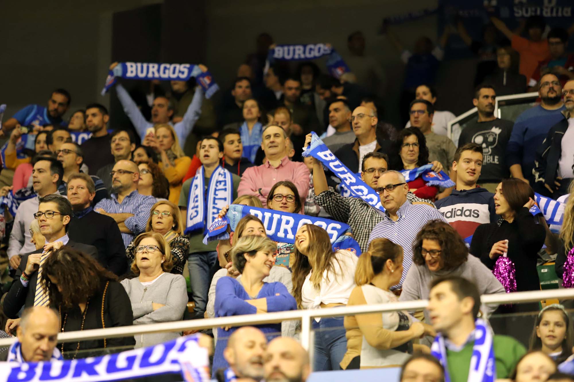 Fotos: La afición vuelve a responder a la llamada del San Pablo