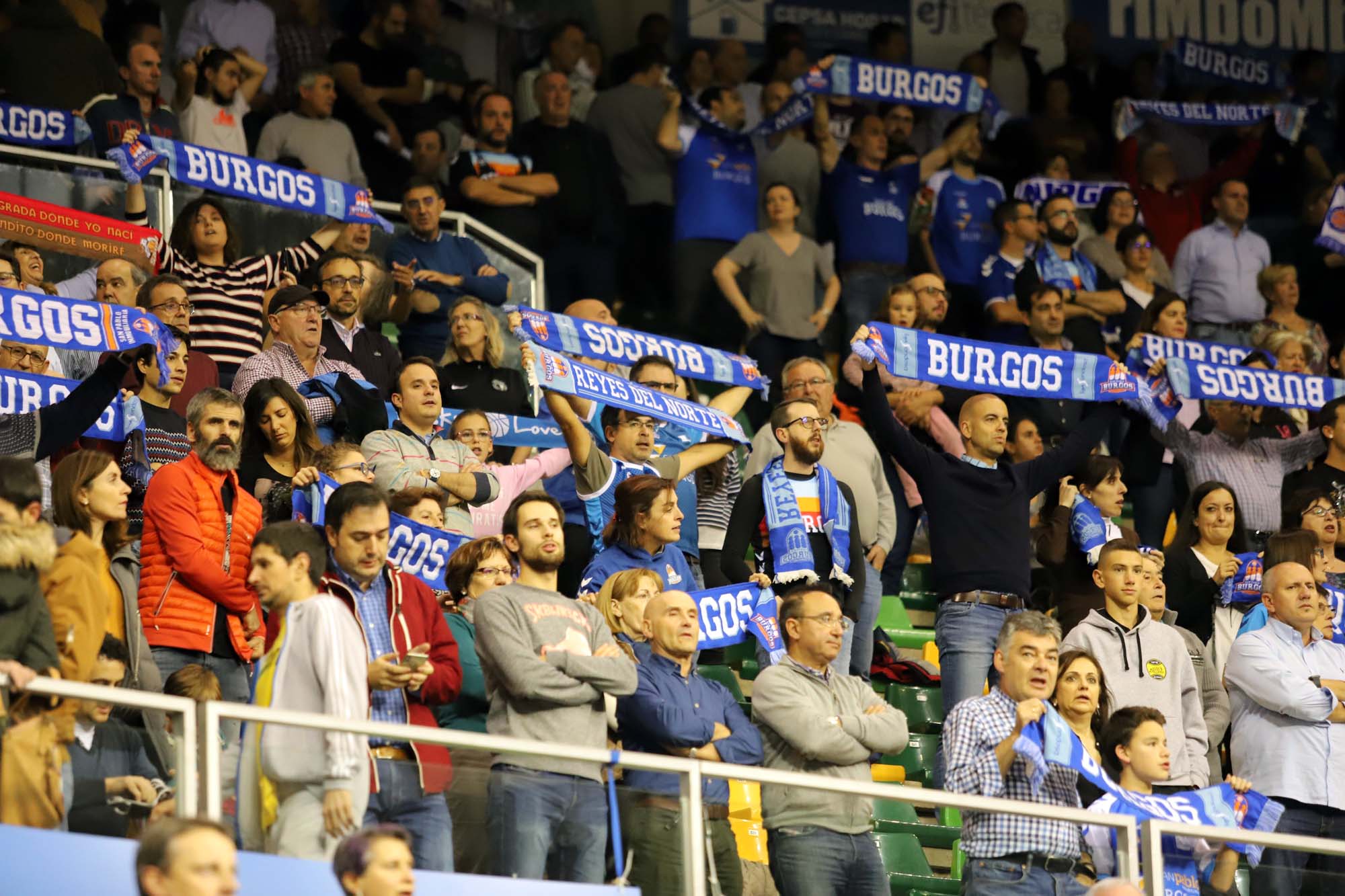 Fotos: La afición vuelve a responder a la llamada del San Pablo