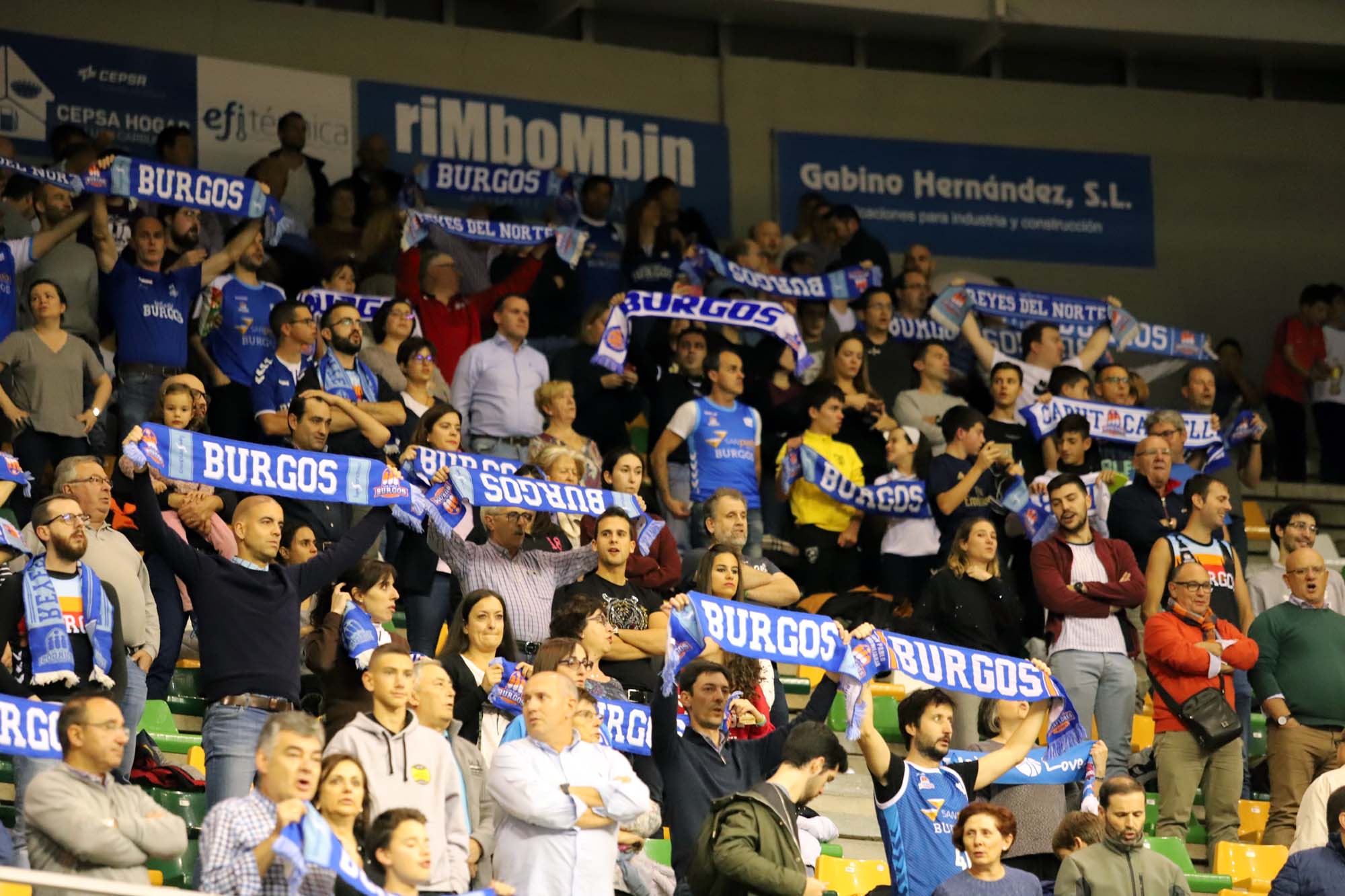 Fotos: La afición vuelve a responder a la llamada del San Pablo