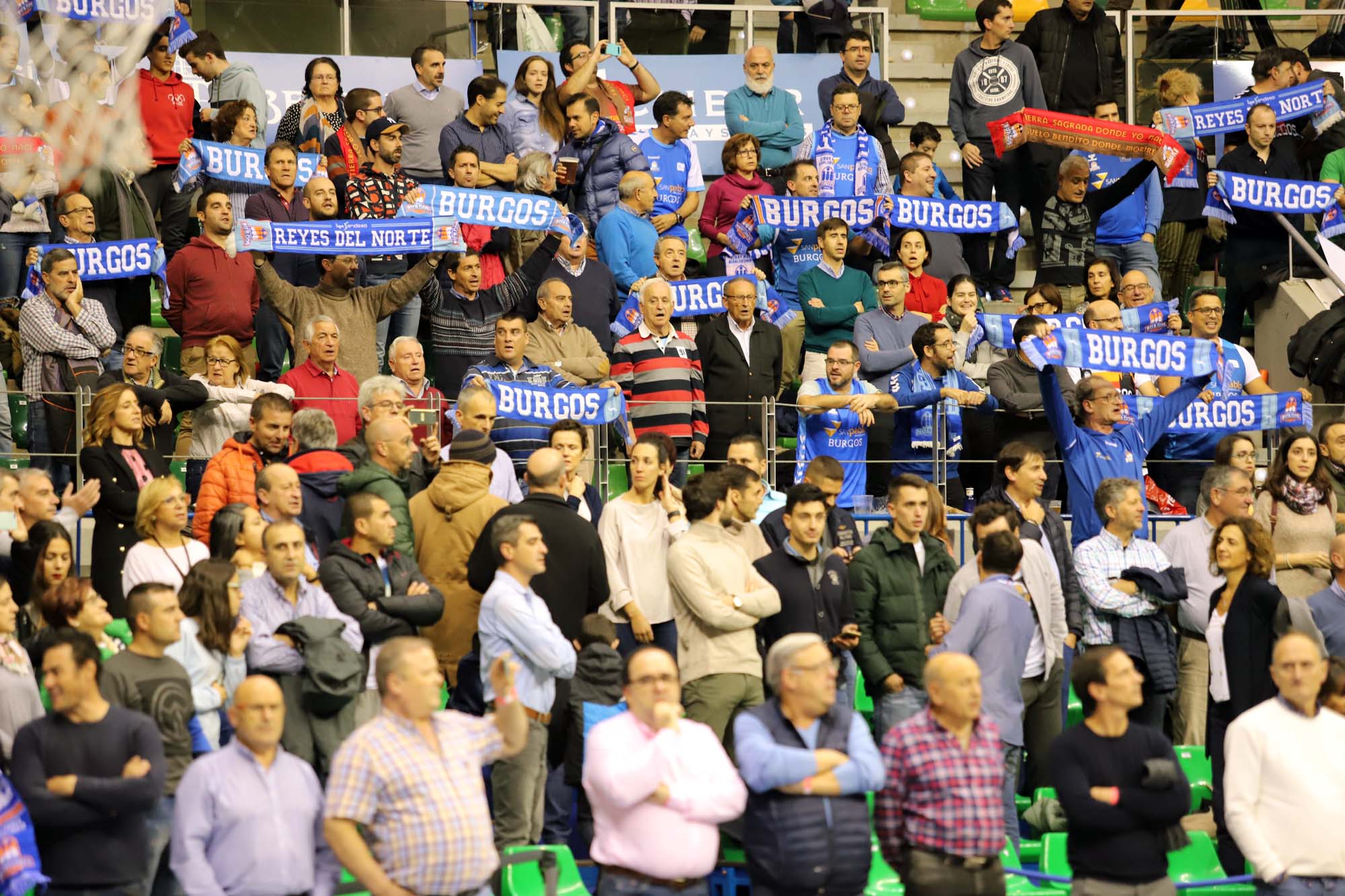 Fotos: La afición vuelve a responder a la llamada del San Pablo