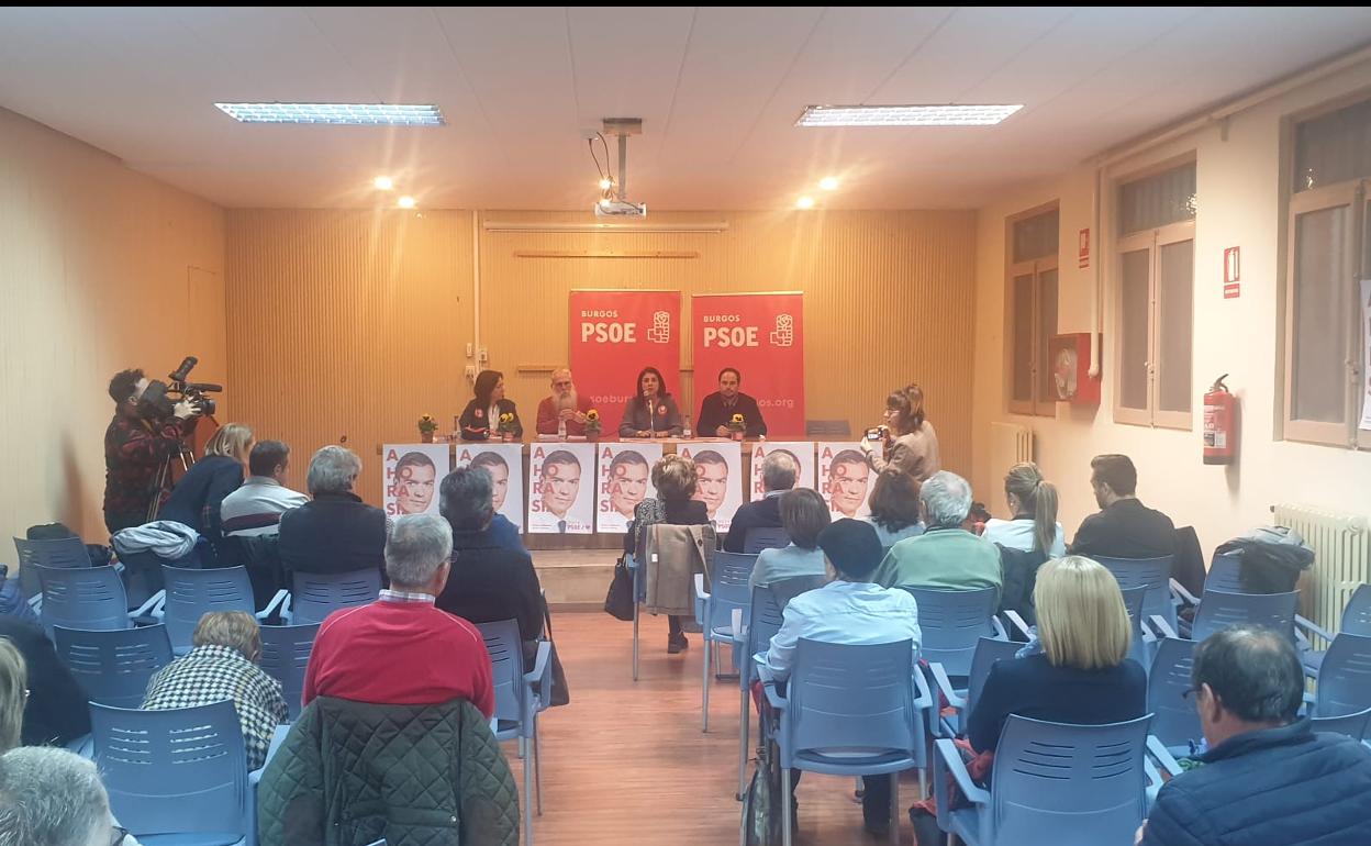 Los candidatos socialistas han acudido a la sede del partido en Aranda. 