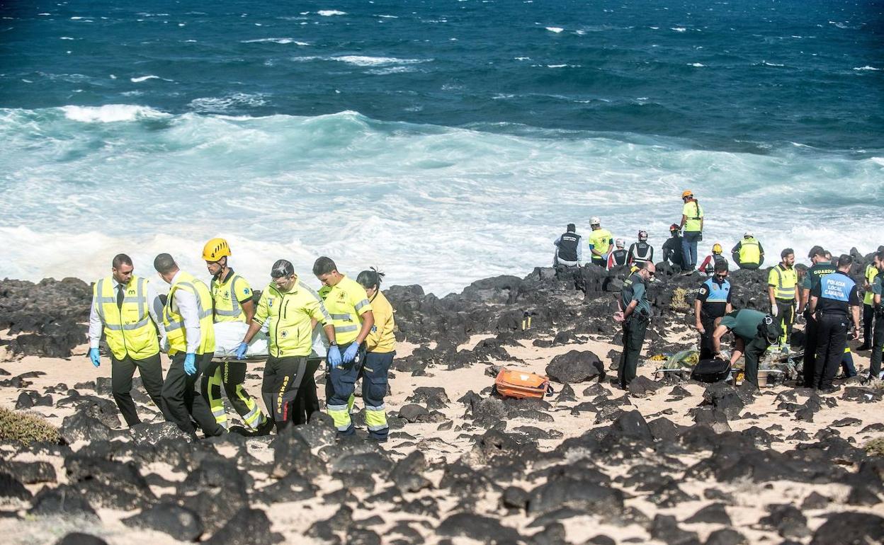 Los servicios de emergencias han rescatado hoy tres cuerpos sin vida. 