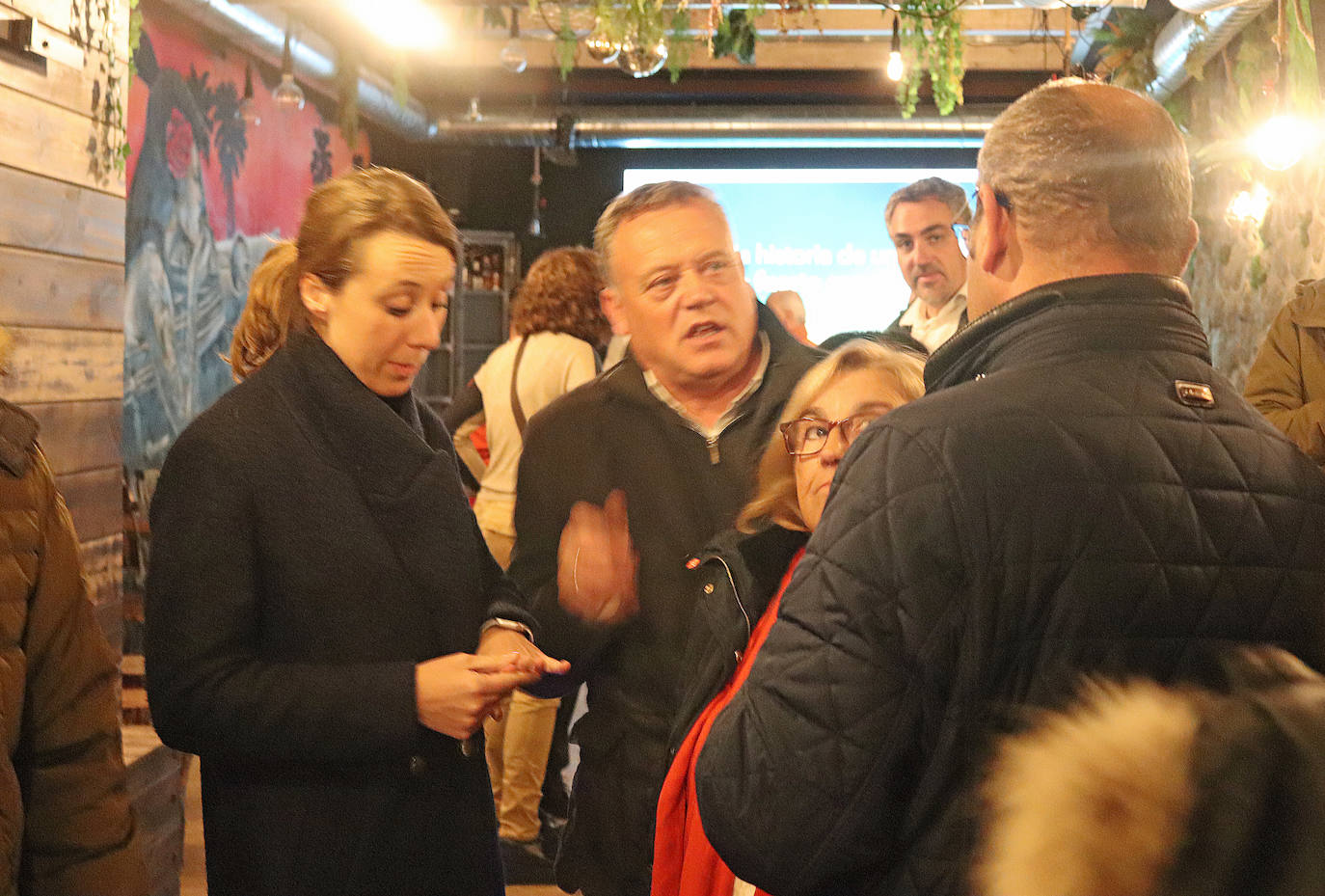 Fotos: Así siguen los partidos burgaleses el escrutinio de votos