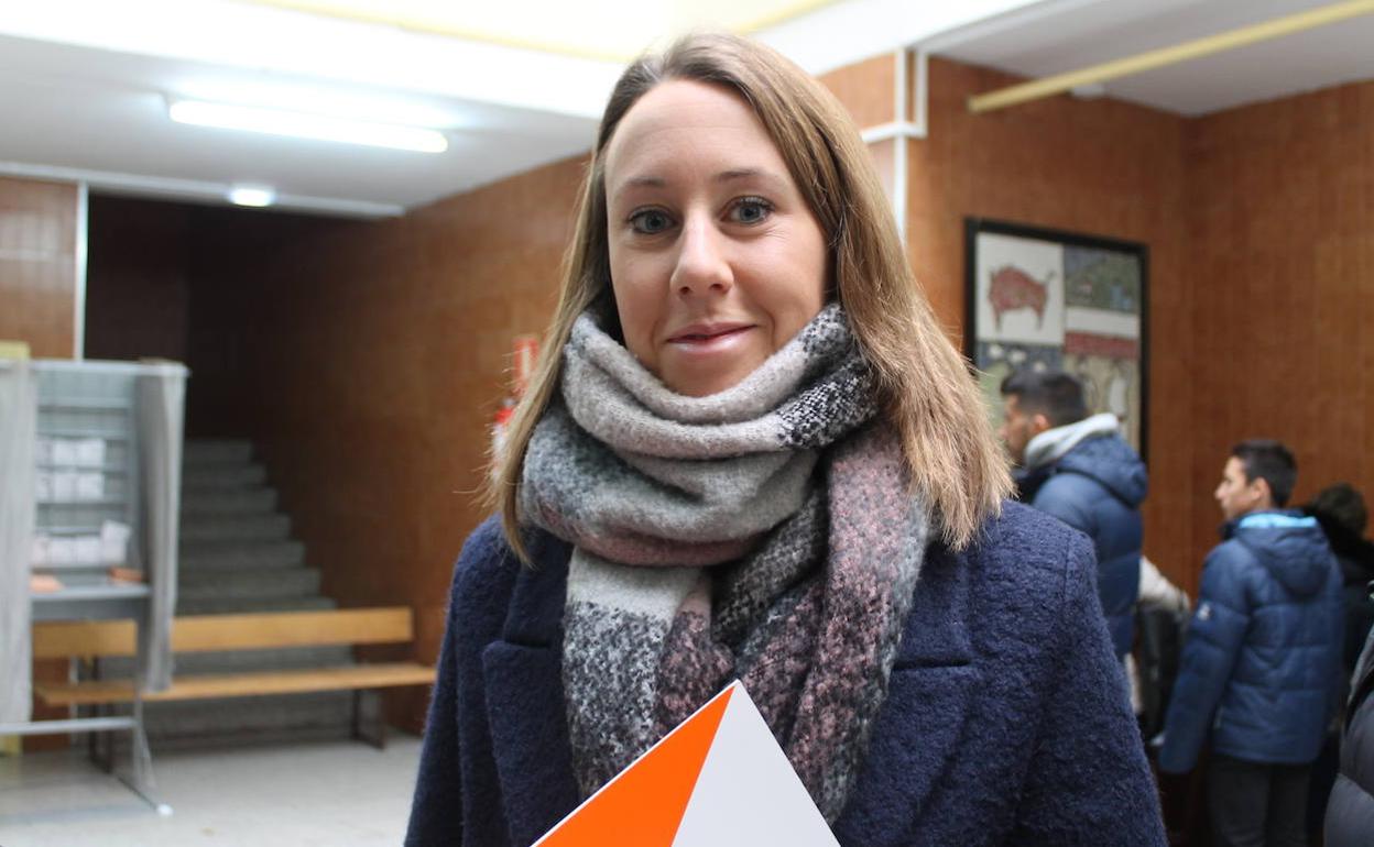 Aurora Nacarino-Brabo, candidata de Ciudadanos al Congreso de los Diputados, ha comparecido ante los medios en el colegio Fernando de Rojas de la capital burgalesa