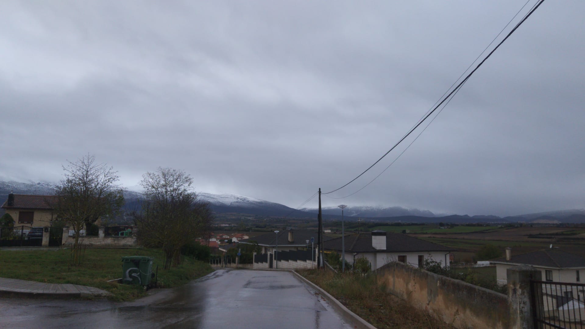 Fotos: La nieve hace acto de presencia en Burgos