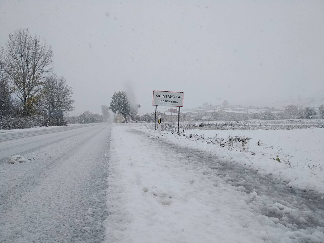 Fotos: La nieve hace acto de presencia en Burgos