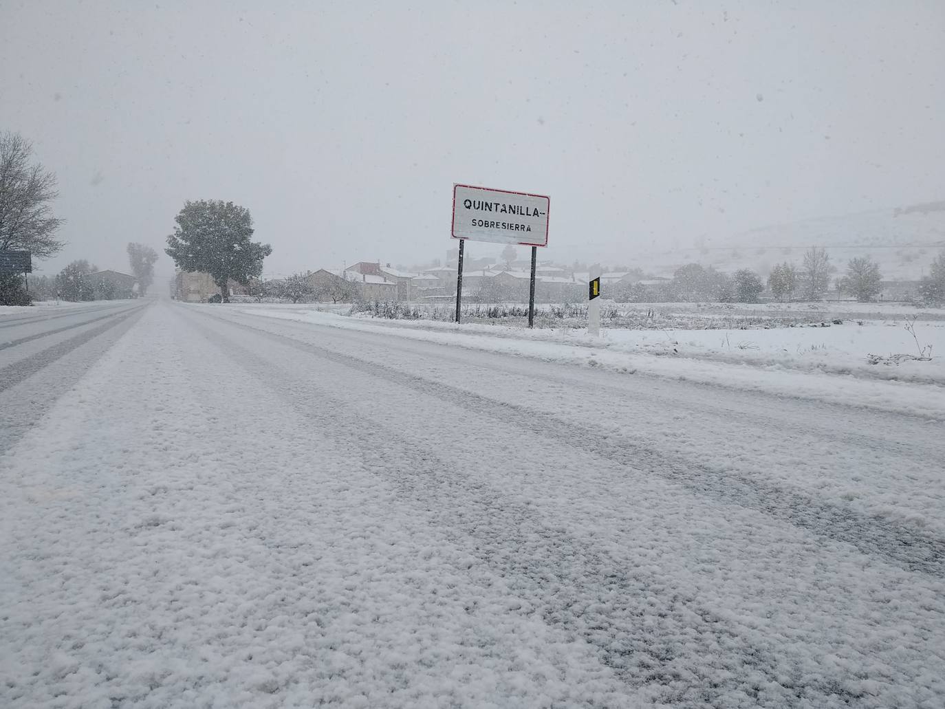 Fotos: La nieve hace acto de presencia en Burgos