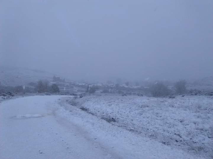 Fotos: La nieve hace acto de presencia en Burgos