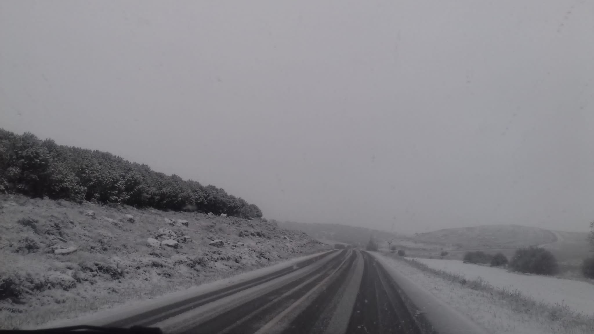 Fotos: La nieve hace acto de presencia en Burgos