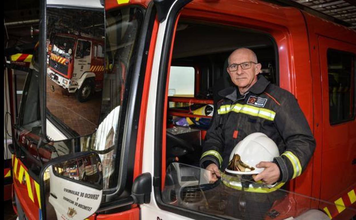 Julio Estébanez, subjefe de los Bomberos de Burgos, era el responsable del cuerpo aquel día. 