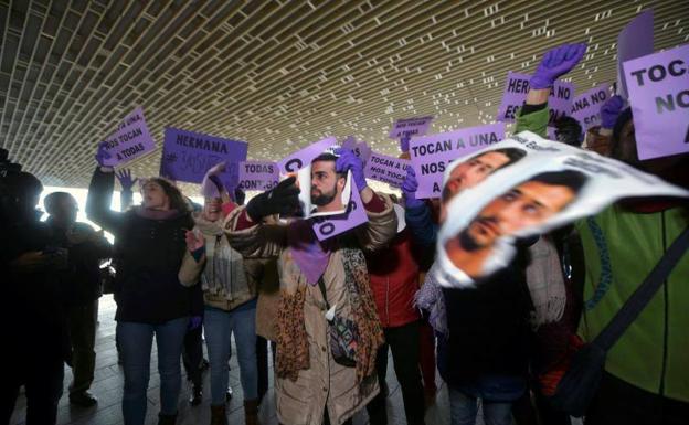 Protesta contra La Manada ante los juzgados de Córdoba. 