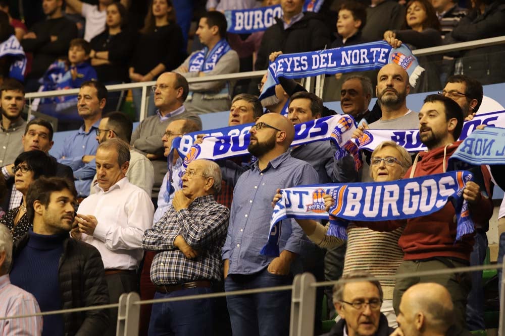 Gran ambiente en las gradas del Coliseum