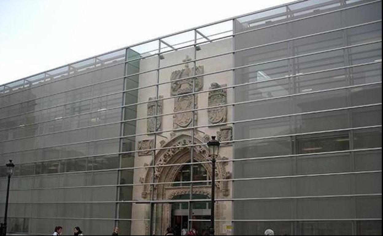 Entrada de la Biblióteca Pública de Burgos