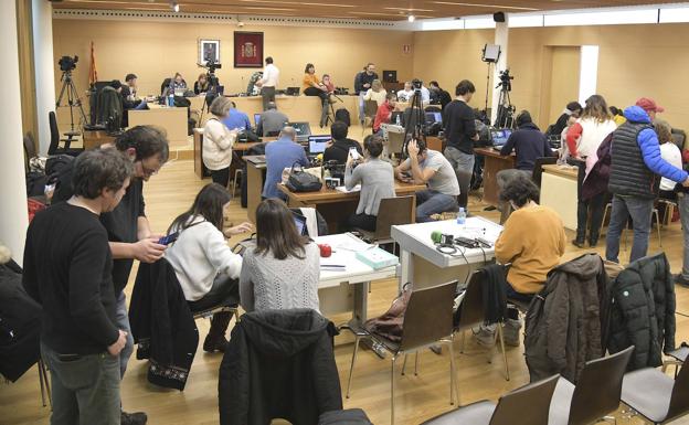 Galería. Sala habilitada para los medios en la Audiencia Provincial de Burgos. 