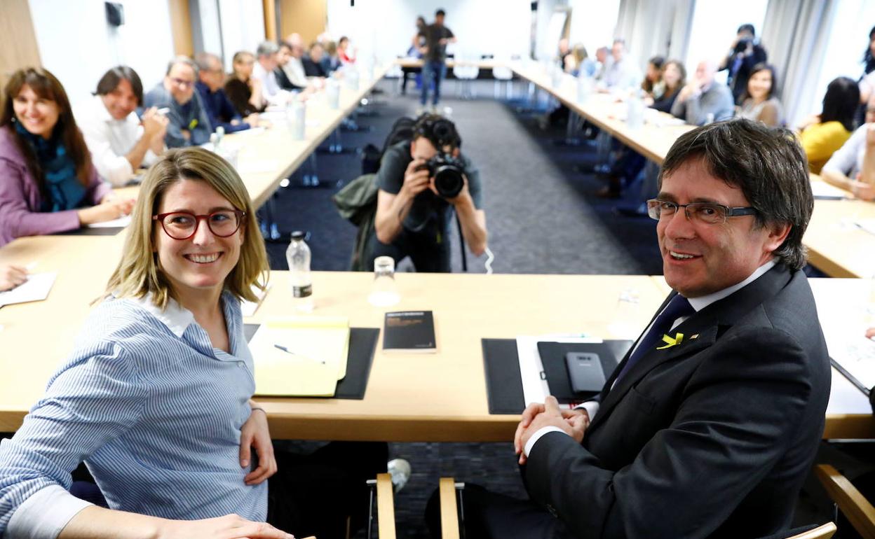 Elsa Artadi y Carles Puigdemont, en mayo de 2018. 