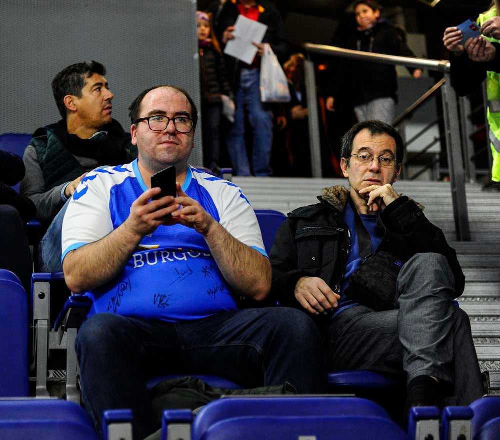 Casi un millar de burgaleses se han desplazado hasta la capital de España para ver la victoria de su equipo en el Wizink Center.