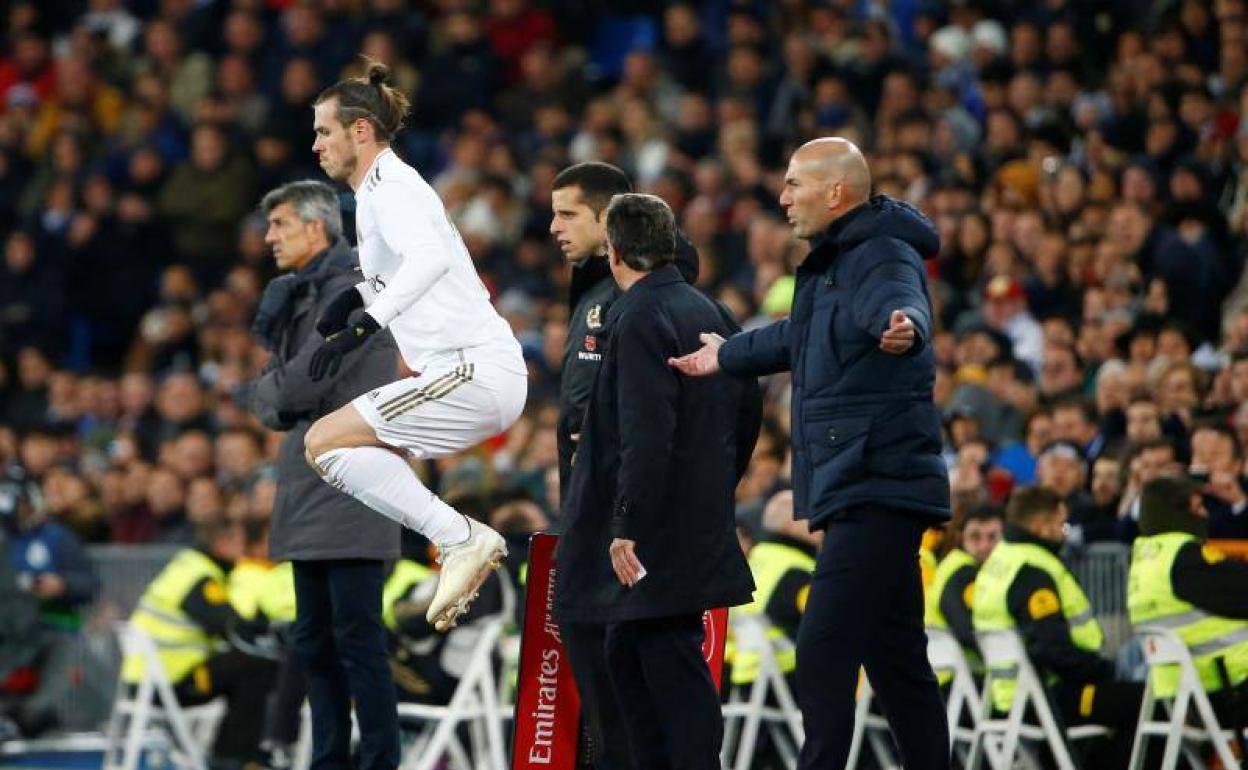 El Santiago Bernabéu castigo a Gareth Bale con una sonora pitada.