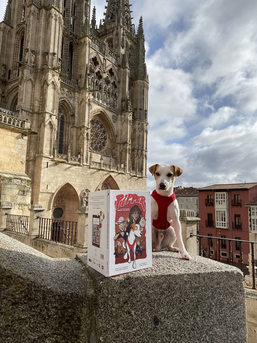 El can, junto con su dueño, Pablo Muñoz, promociona su último cómic, ambientado en Burgos.