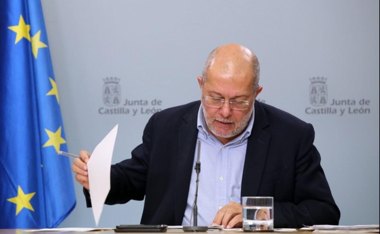 El vicepresidente, portavoz y consejero de la Transparencia, Ordenación del Territorio y Acción Exterior, Francisco Igea, durante la rueda de prensa posterior al Consejo de Gobierno de Castilla y León. 