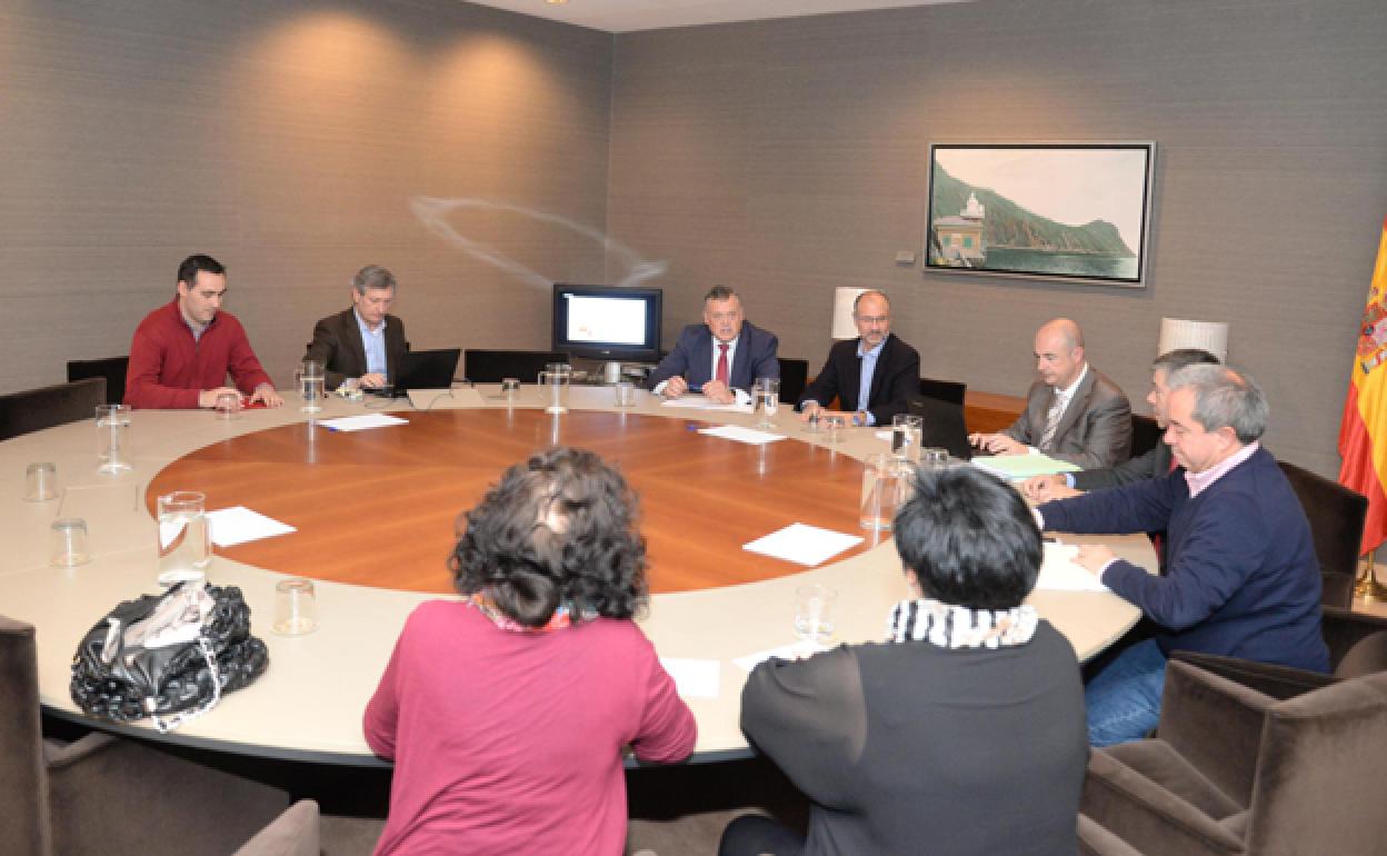 Reunión de Luis Fuentes con los representantes de la Asociación de Itinerarios Sefardíes de Castilla y León. 