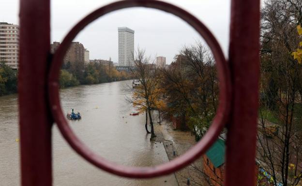 Imagen del río Pisuerga tomada este sábado en la zona de Poniente. 