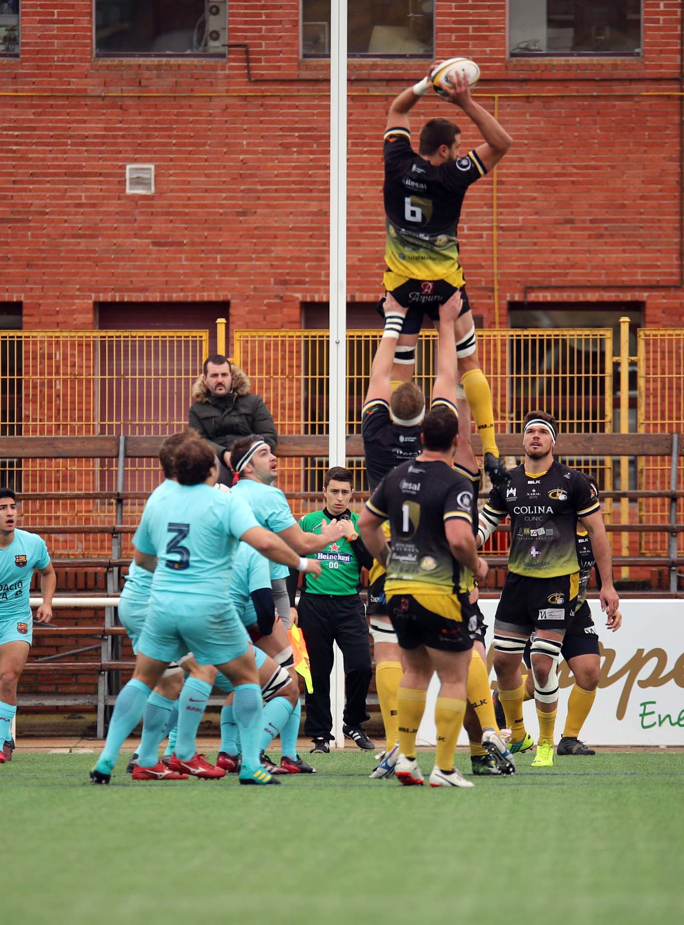 Fotos: El UBU Colina Clinic y el FC Barcelona firman tablas en San Amaro