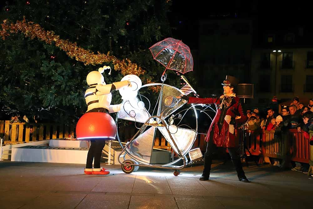 Fotos: Burgos da la bienvenidad a la Navidad con el encendido de su alumbrado